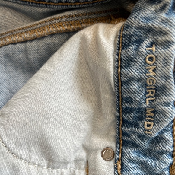 AMERICAN EAGLE Tomgirl midi jean short size 2 - Picture 4 of 4